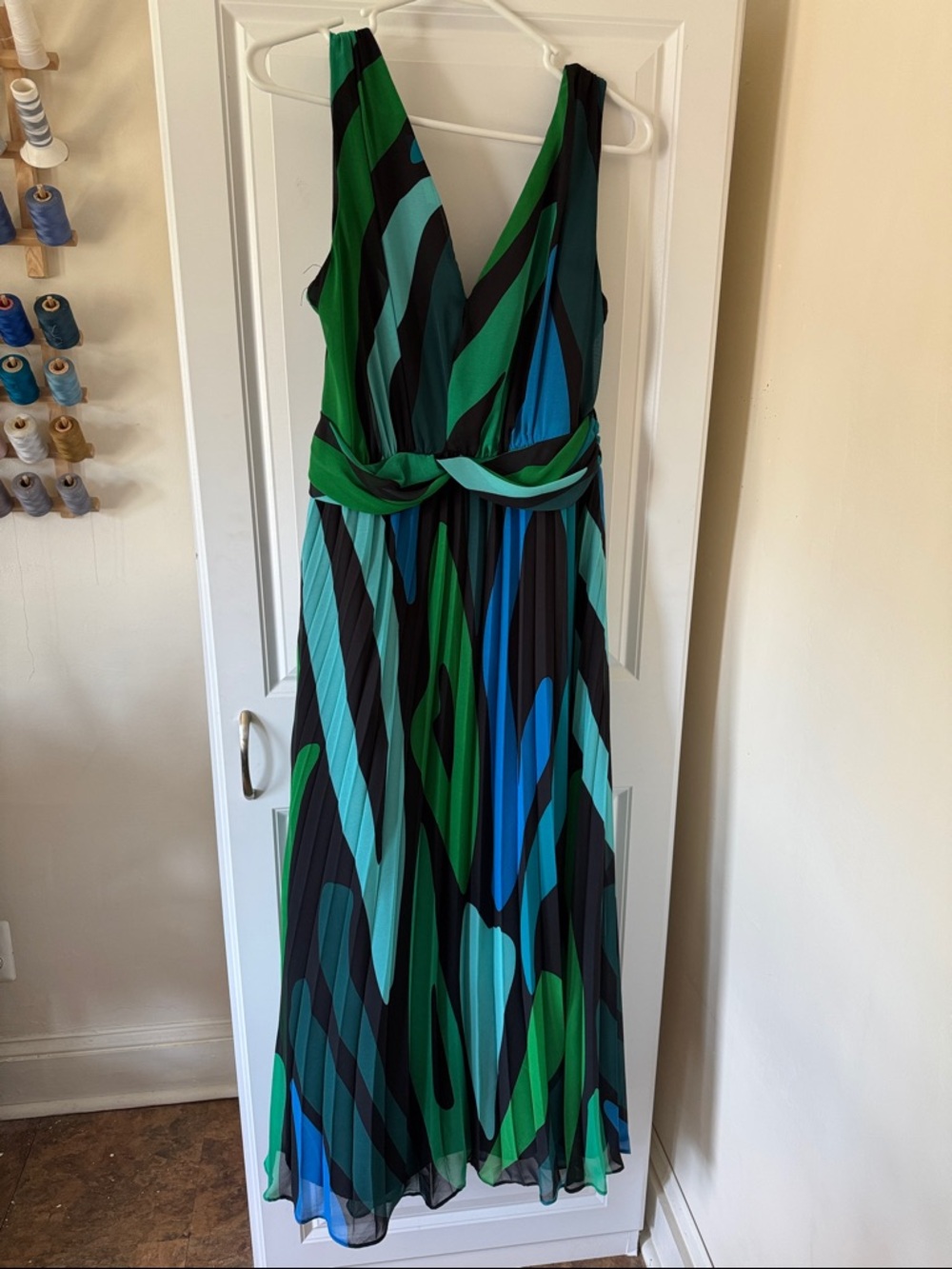 Donna Morgan Patterned Pleated Midi Dress